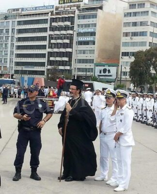 Λιμάνι Πειραιά: Φτάνει σε λίγα λεπτά η Τίμια Κάρα του Αγίου Ραφαήλ (Φωτορεπορτάζ)