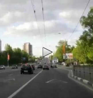 Νταλίκα νικάει θυελλώδη άνεμο με απίστευτο τρόπο (Βίντεο)