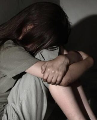 ΣΟΚ στο Μενίδι: Ανήλικη κατήγγειλε τον βιασμό της από γυναίκα Ρομά