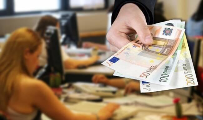 Επιστρέφει στο Δημόσιο ο 13ος μισθός αλλά όχι για όλους