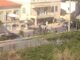 Αυτοκίνητο με έγκυο γυναίκα τούμπαρε στη μέση του δρόμου (Φωτο)