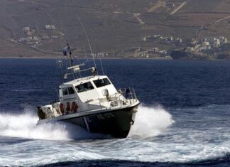 Συνεχίζονται οι έρευνες για τον σέρφερ που αγνοείται στη Σαλαμινα