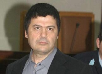 Έτσι κυκλοφορεί ντυμένος ο Χριστόδουλος Ξηρός – Δείτε τι έχει κάνει για να μην γίνει αντιληπτός