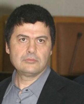 Έτσι κυκλοφορεί ντυμένος ο Χριστόδουλος Ξηρός – Δείτε τι έχει κάνει για να μην γίνει αντιληπτός