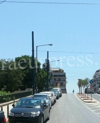 ΠΕΙΡΑΙΑΣ: Παράνομη στάθμευση σε Λεωφορειόδρομο…μέρα μεσημέρι! (Φωτορεπορτάζ)