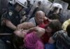 Οι καθαρίστριες του ΥΠΟΙΚ πρωτοσέλιδο στους New York Times! (φωτο)