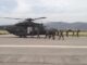 Εντυπωσιακή συνεκπαίδευση κομάντος του Στρατού με πληρώματα ελικοπτέρων (φωτο)