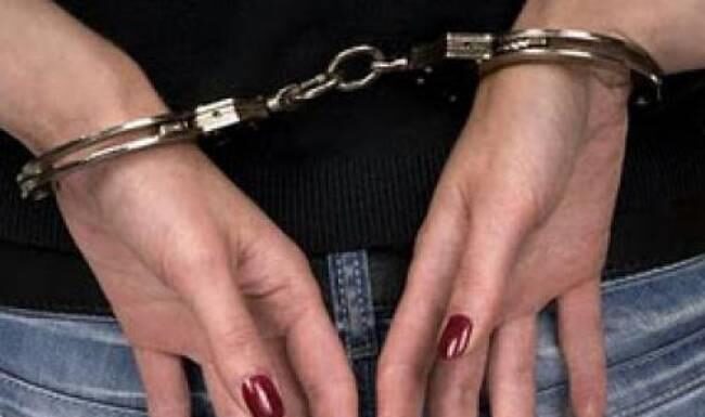 Γνωστή παρουσιάστρια συνελήφθη στο Κολωνάκι (φωτο)