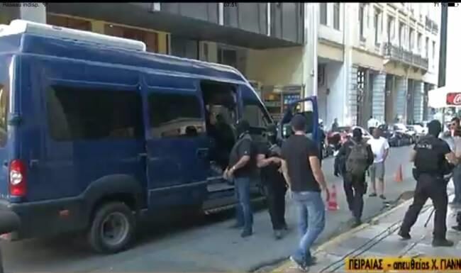 Η στιγμή της μεταγωγής των κατηγορουμένων για το καρτέλ ηρωίνης (Φωτο+Βίντεο)