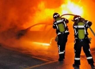 Φωτιά σε φορτηγάκι στην Εθνική Οδό Αθηνών-Λαμίας