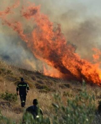 ΤΩΡΑ: Φωτιά σε εξέλιξη στη Λάρισα