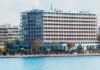 ΤΩΡΑ: Γυναίκα έπεσε στο Θερμαϊκό και αρνείται την βοήθεια από το Λιμενικό
