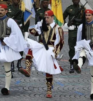 Άγημα ευζώνων στο Παρίσι (Βίντεο)