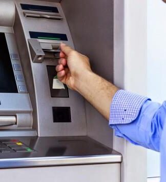 Εύβοια: Έπαθε σοκ όταν είδε πόσα χρήματα υπήρχαν στον τραπεζικό του λογαριασμό