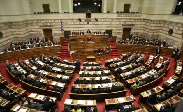 Άγριος καβγάς Μακρή και Πιπιλή στη Βουλή