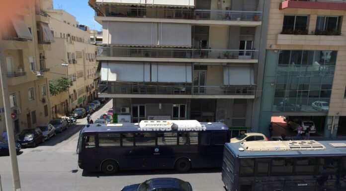 Επεισόδια στο Εφετείο – Τραυματίστηκε φωτορεπόρτερ (φωτο)