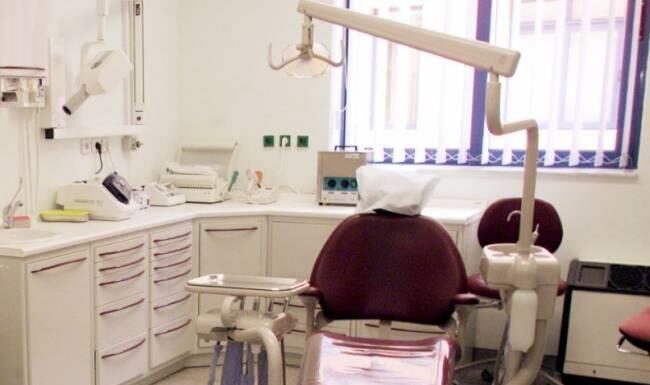 Συνελήφθη οδοντίατρος για λειτουργία παράνομου οδοντιατρείου