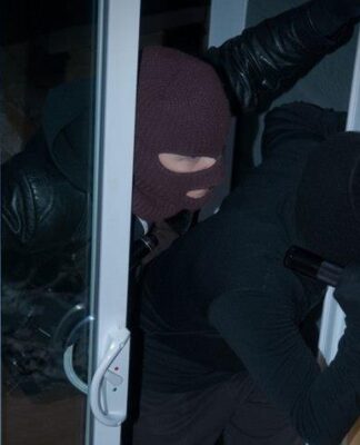 Πώς να μην πέσετε θύματα ληστείας όταν λείπετε για διακοπές -Τι δεν πρέπει να γράψετε στο Facebook (Λίστα)