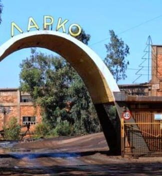 Πατέρας απειλούσε να πέσει στο κενό με τα παιδιά του