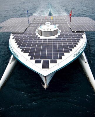 MS Turanor PlanetSolar: Στη Μαρίνα Ζέας το μεγαλύτερο ηλιακό καταμαράν του κόσμου (φωτο)