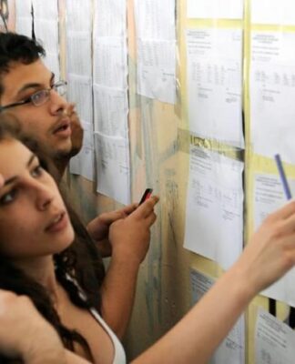 Βάσεις 2014: Στα ύψη οι βάσεις στις περιζήτητες σχολές