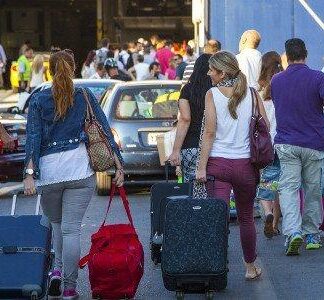 ΛΙΜΑΝΙ ΠΕΙΡΑΙΑ: Πόσοι αδειούχοι αναμένεται να ταξιδέψουν το τριήμερο – Πόσοι επιλέγουν τα νησιά του Αργοσαρωνικού