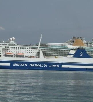 Κέρκυρα: Χειροπέδες στον πλοίαρχο και τον υποπλοίαρχο του Europalink που χτύπησε σε νησίδα – Η ταλαιπωρία των επιβατών!