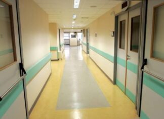 Χειροπέδες σε Διευθυντή Νοσοκομείου για «φακελάκι»
