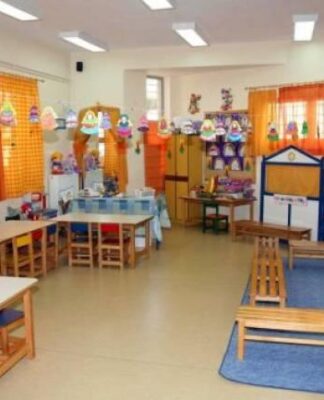 Χιλιάδες οι διαμαρτυρόμενοι γονείς για το «ψαλίδι» στους παιδικούς σταθμούς