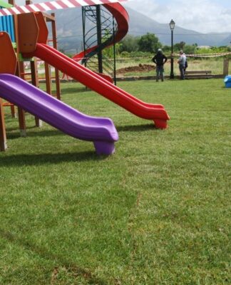 ΠΟΡΟΣ: Επαναλειτουργούν οι δημοτικές παιδικές χαρές του νησιού