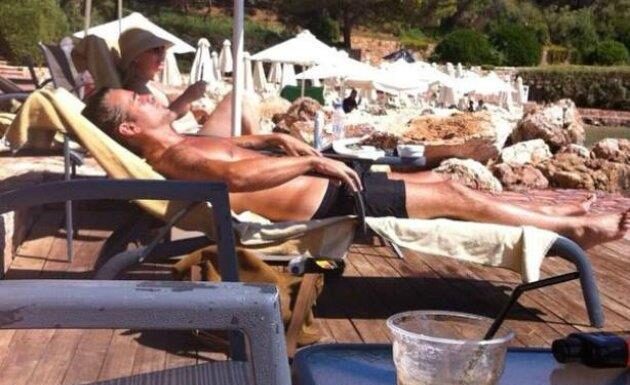 Δείτε ποιος γνωστός σταρ του Χόλυγουντ χαλαρώνει στη Βουλιαγμένη