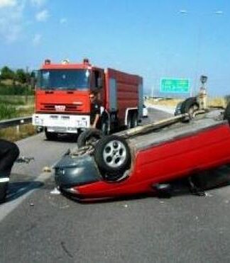 Δυο εγκλωβισμένοι σε τροχαίο στην Εθνική Οδό