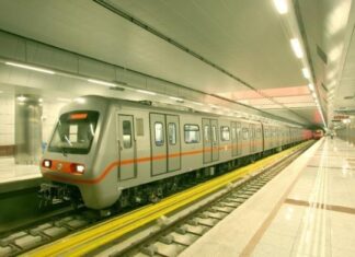 Νεαρός έπεσε στις ράγες του Μετρό στη Δουκίσσης Πλακεντίας (φωτο)