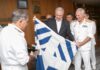 Τα συμβολικά δώρα του ναυάρχου εξέπληξαν τον Αβραμόπουλο