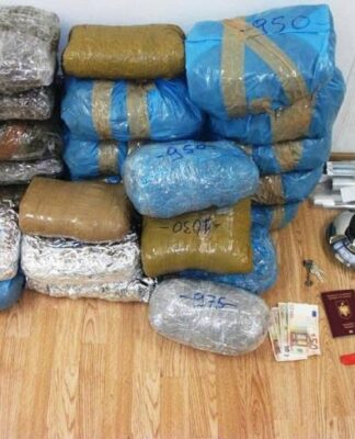 Γυναίκα ήθελε να…πάει βόλτα 24 κιλά κάνναβης!