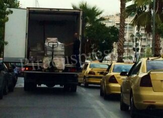 Η πιτσαρία L’ Artigiano προκάλεσε κυκλοφοριακό χάος στον Πειραιά! (φωτο)