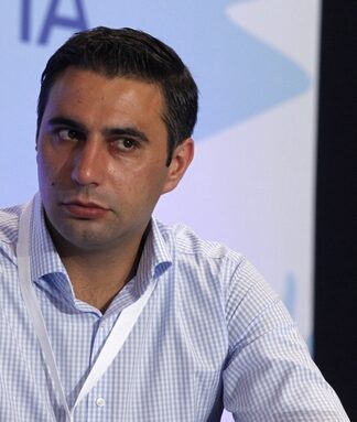H βουλευτής Φωτίου του ΣΥΡΙΖΑ κάνει τις ίδιες μαγκιές στο Λονδίνο;