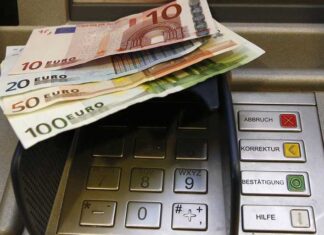 Τι πρέπει να κάνετε αν σας αναγκάσουν να κάνετε ανάληψη από ΑΤΜ
