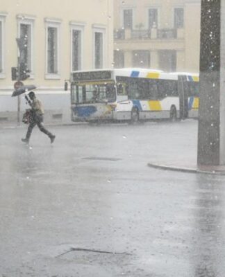 Καιρός: Βροχές και πτώση της θερμοκρασίας