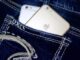 Να πως το iPhone 6 μπορεί να χωρέσει στην τσέπη του παντελονιού