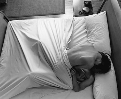 bed-black-and-white-couple-sex-sheets-Favim.com-449327 large1