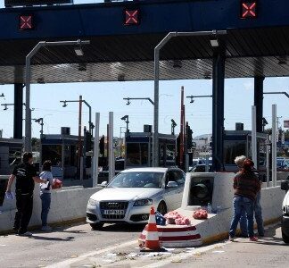 Απίστευτο κόλπο οδηγού νταλίκας για να μην πληρώνει διόδια