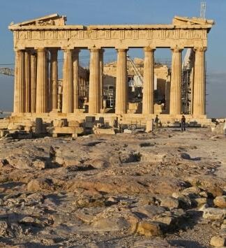 Απίστευτο: Έκαναν parkour στον Παρθενώνα και προκάλεσαν ζημιές