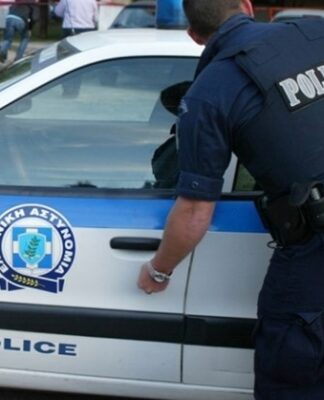 ΤΩΡΑ: Πατέρας απειλεί να σκοτώσει το νεογέννητο παιδί