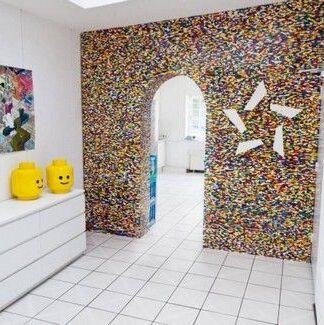 Απίστευτο: Έχτισε τοίχο από … lego! (Φωτο)