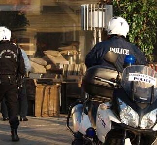 Έδεσαν ηλικιωμένους και άρπαξαν 1.500 ευρώ μέρα μεσημέρι