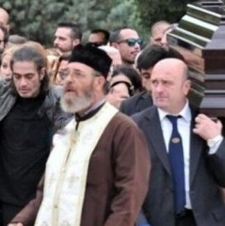 Κατέρρευσε στην κηδεία του αδελφού του ο Διονύσης Σχοινάς