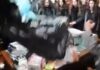 Φοιτητές άδειασαν σακούλα σκουπιδιών στο γραφείο του αντιπρύτανη (Βίντεο)