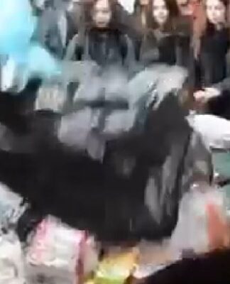 Φοιτητές άδειασαν σακούλα σκουπιδιών στο γραφείο του αντιπρύτανη (Βίντεο)