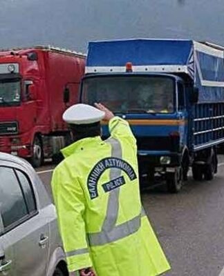 Τροχαίο με φορτηγό στον Περιφερειακό του Αιγάλεω